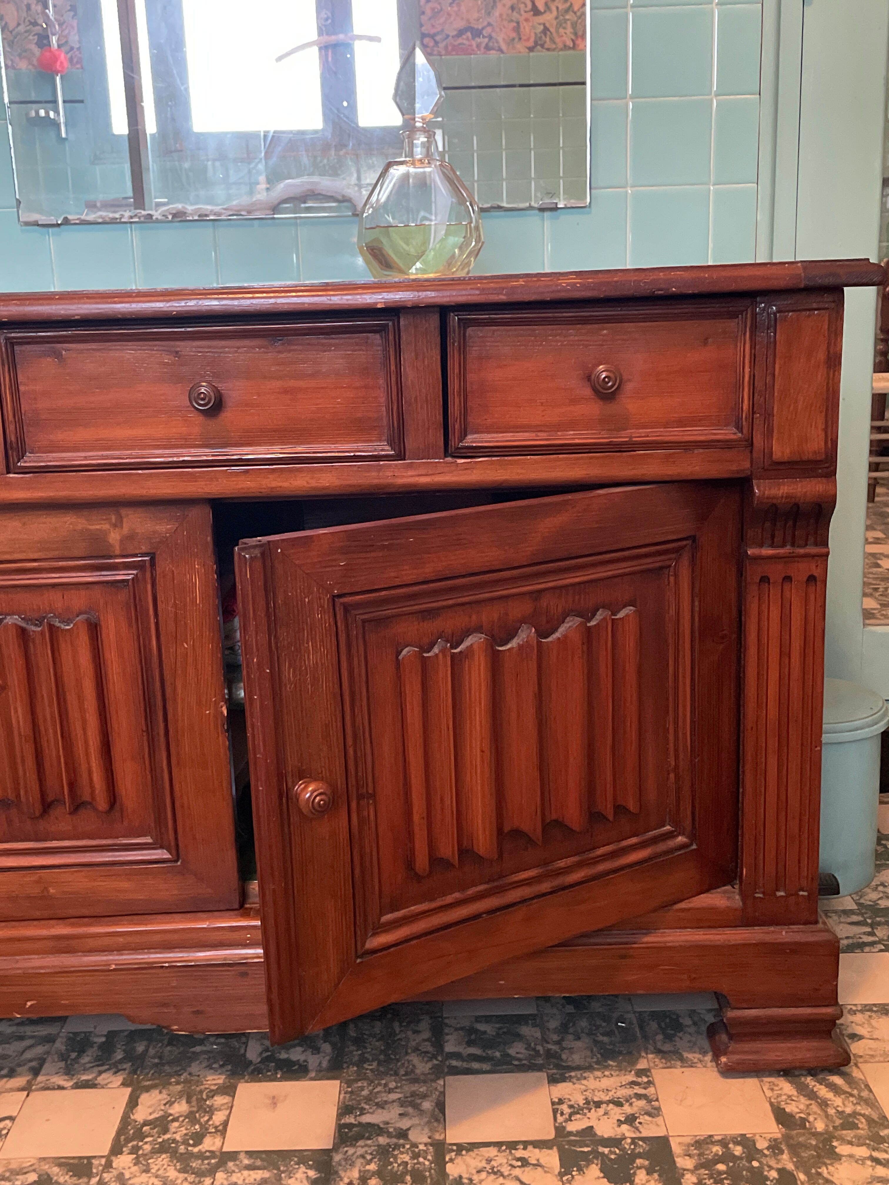 Bathroom vanity unit