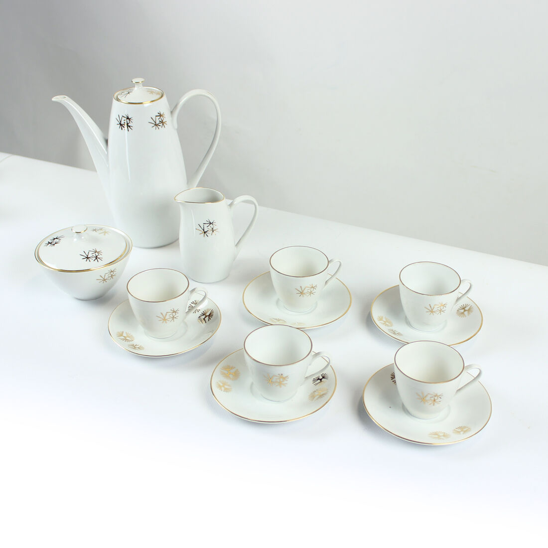 Service à thé Bohême en porcelaine et or, Tchécoslovaquie 1950s