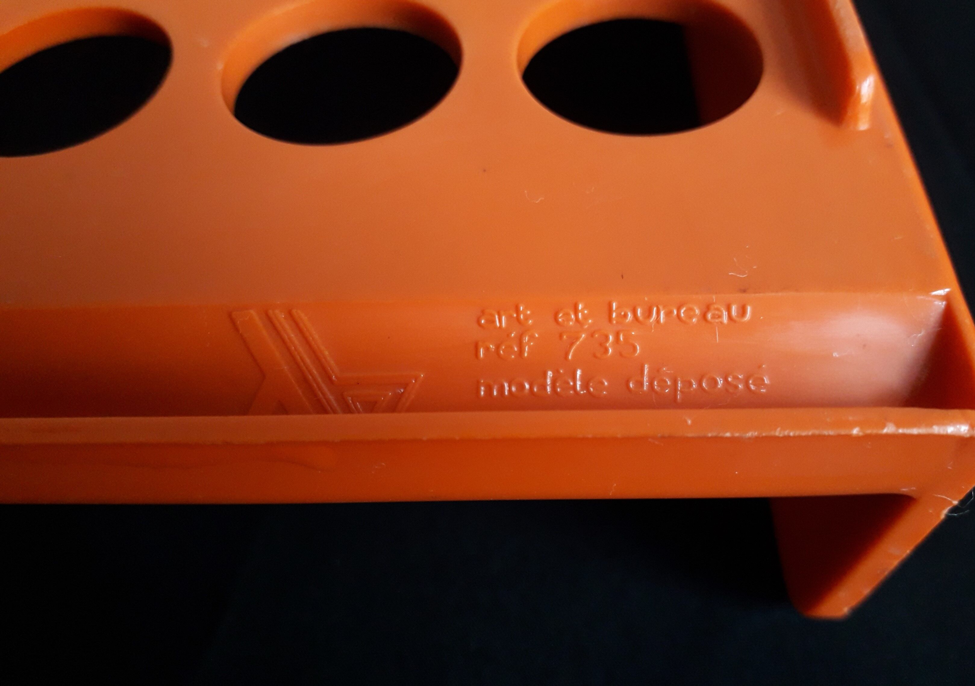 Orange mail bench design Roger Tallon