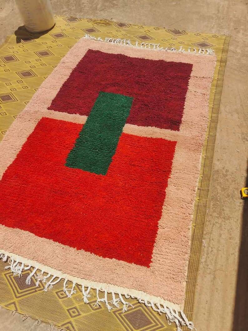 Pure wool rug, handwoven in traditional craftsmanship, size 150/250 cm.