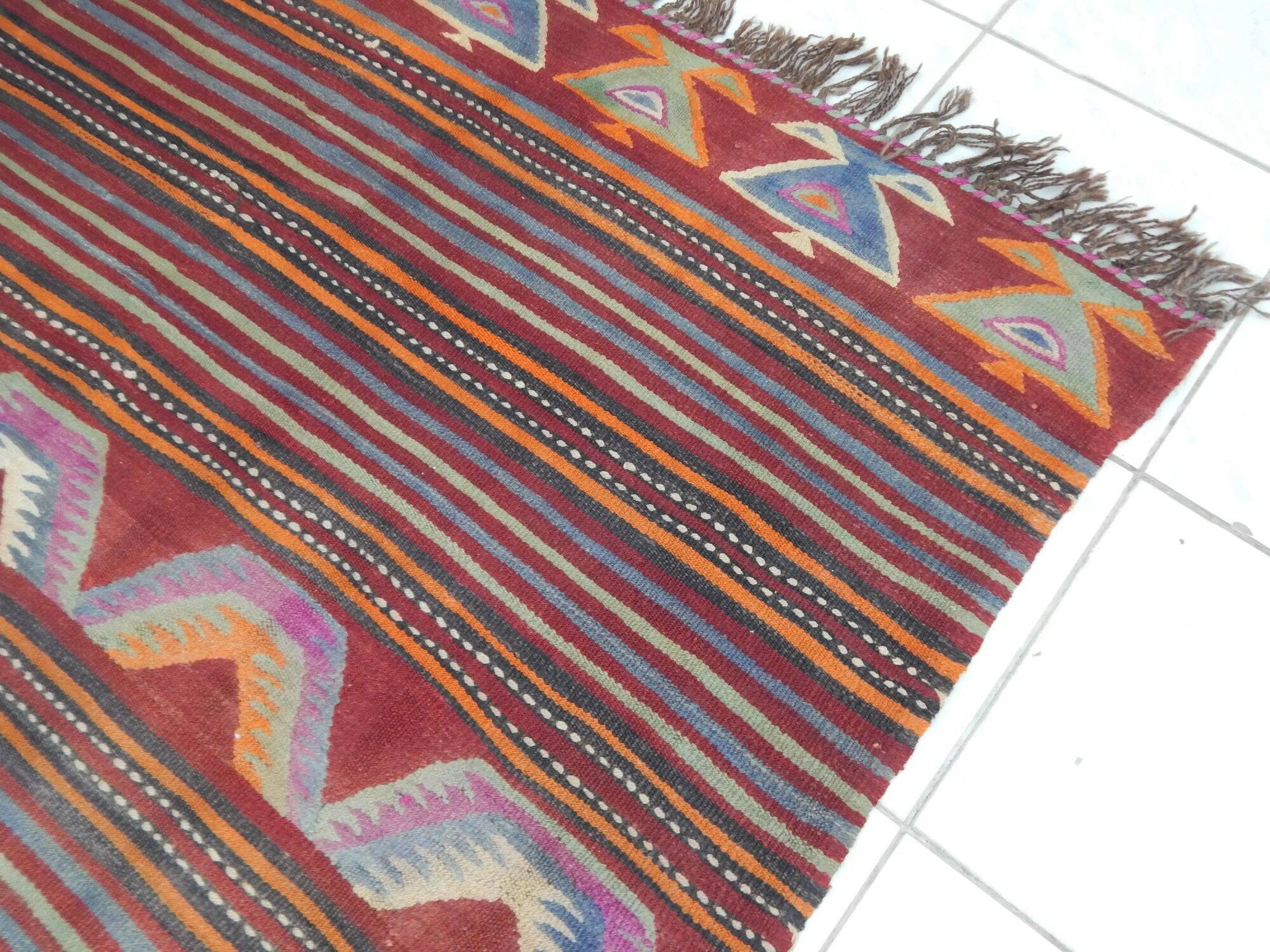 Vintage Turkish kilim, handwoven, 136x167 cm.