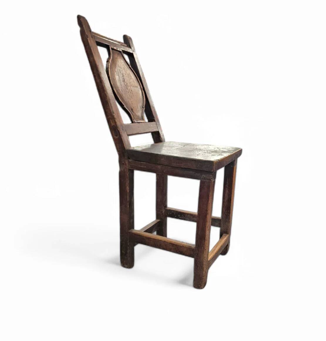 18th century chair - Early 18th century farmhouse chair with wood peg construction