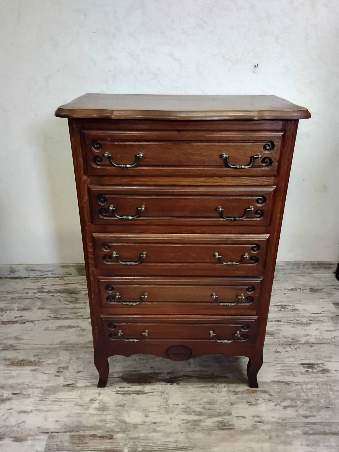 Chest of drawers