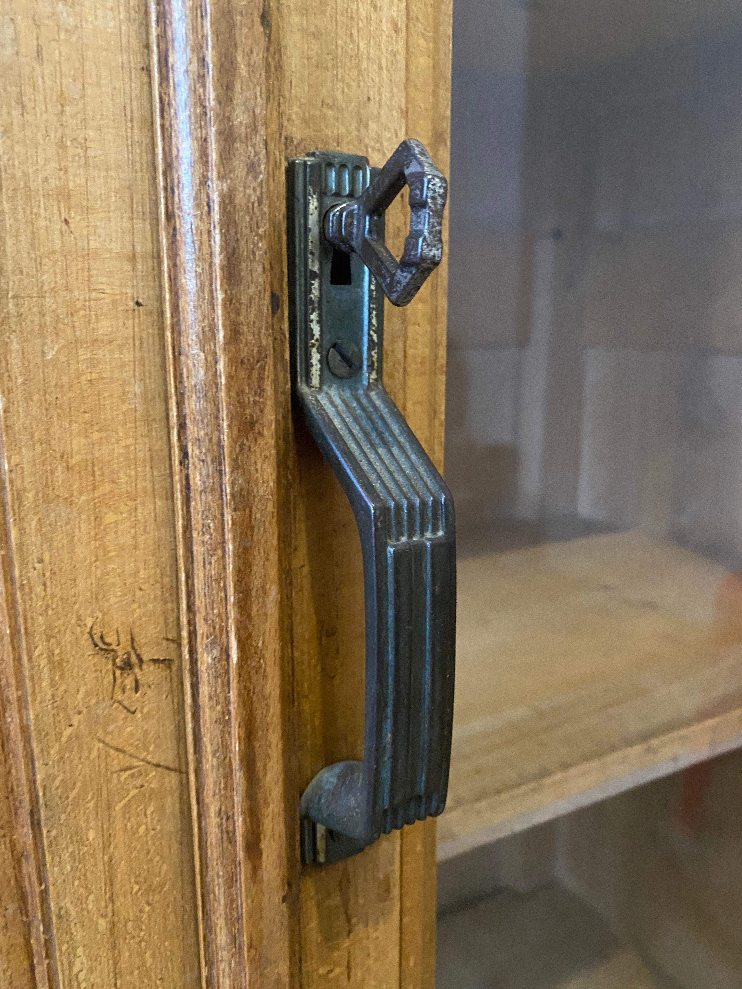 Small old Parisian showcase