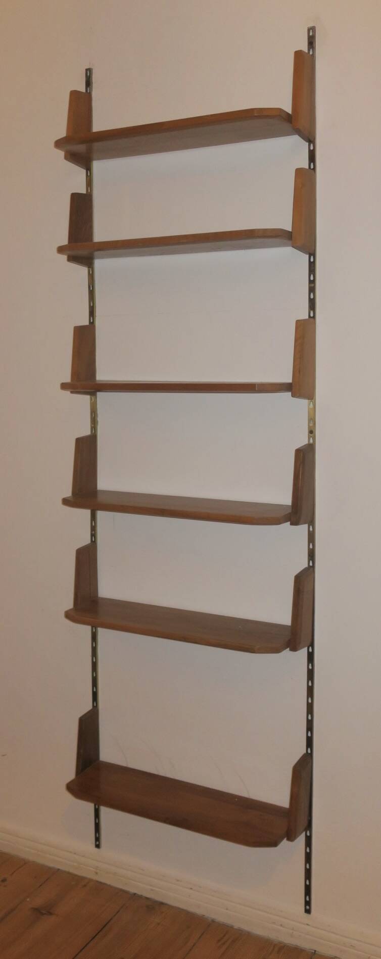 Art Deco modular wall shelf on brass brackets, 1920-30