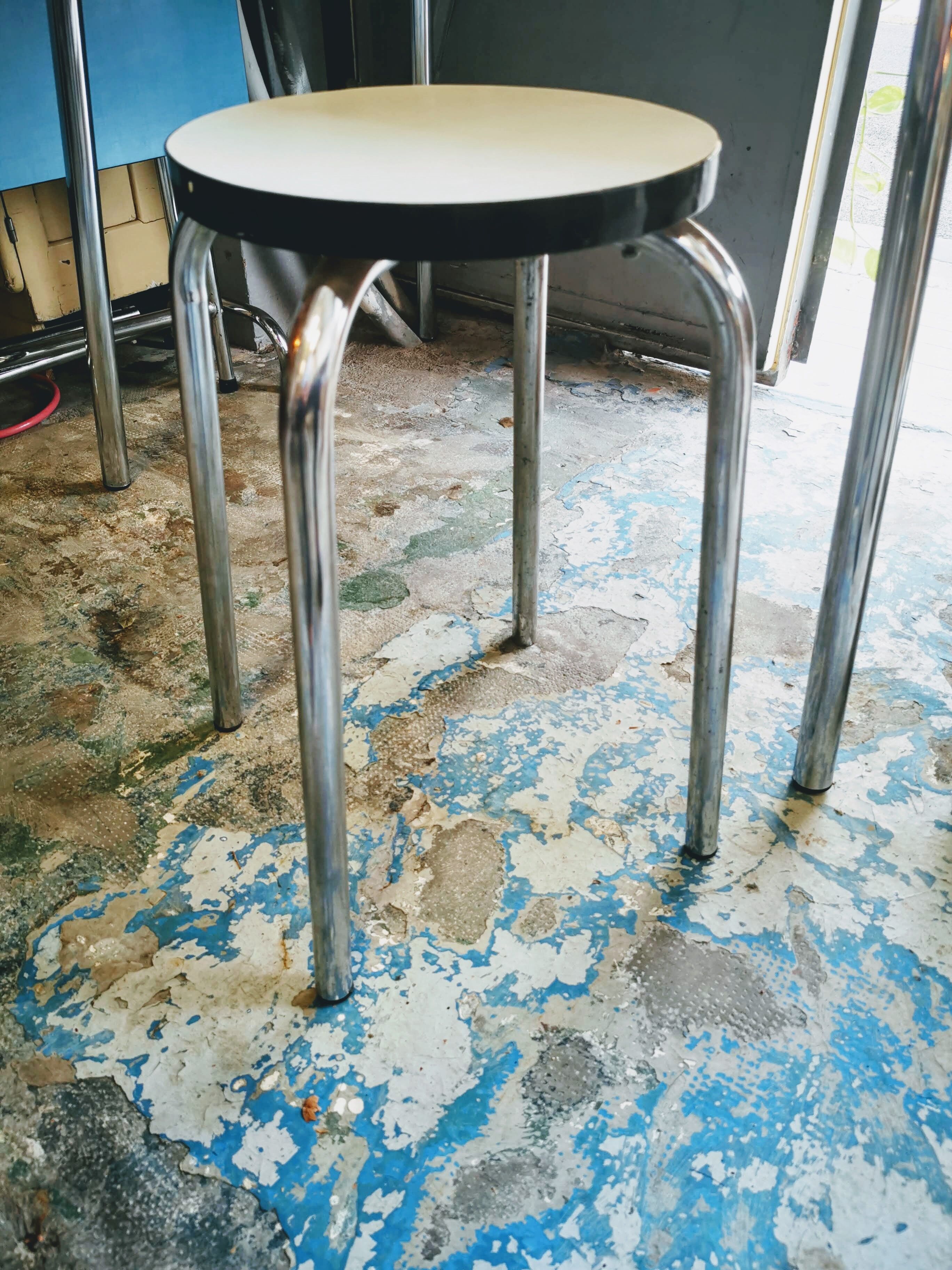 Round tab in formica