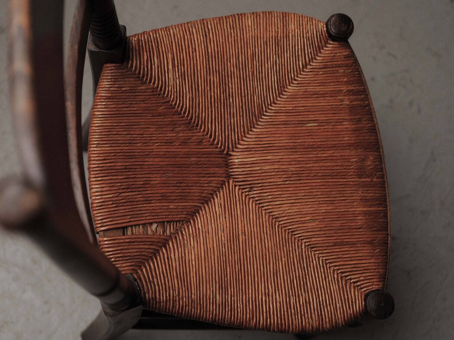 Set of 6 Arts & Crafts chairs, solid wood and straw, circa 1900.