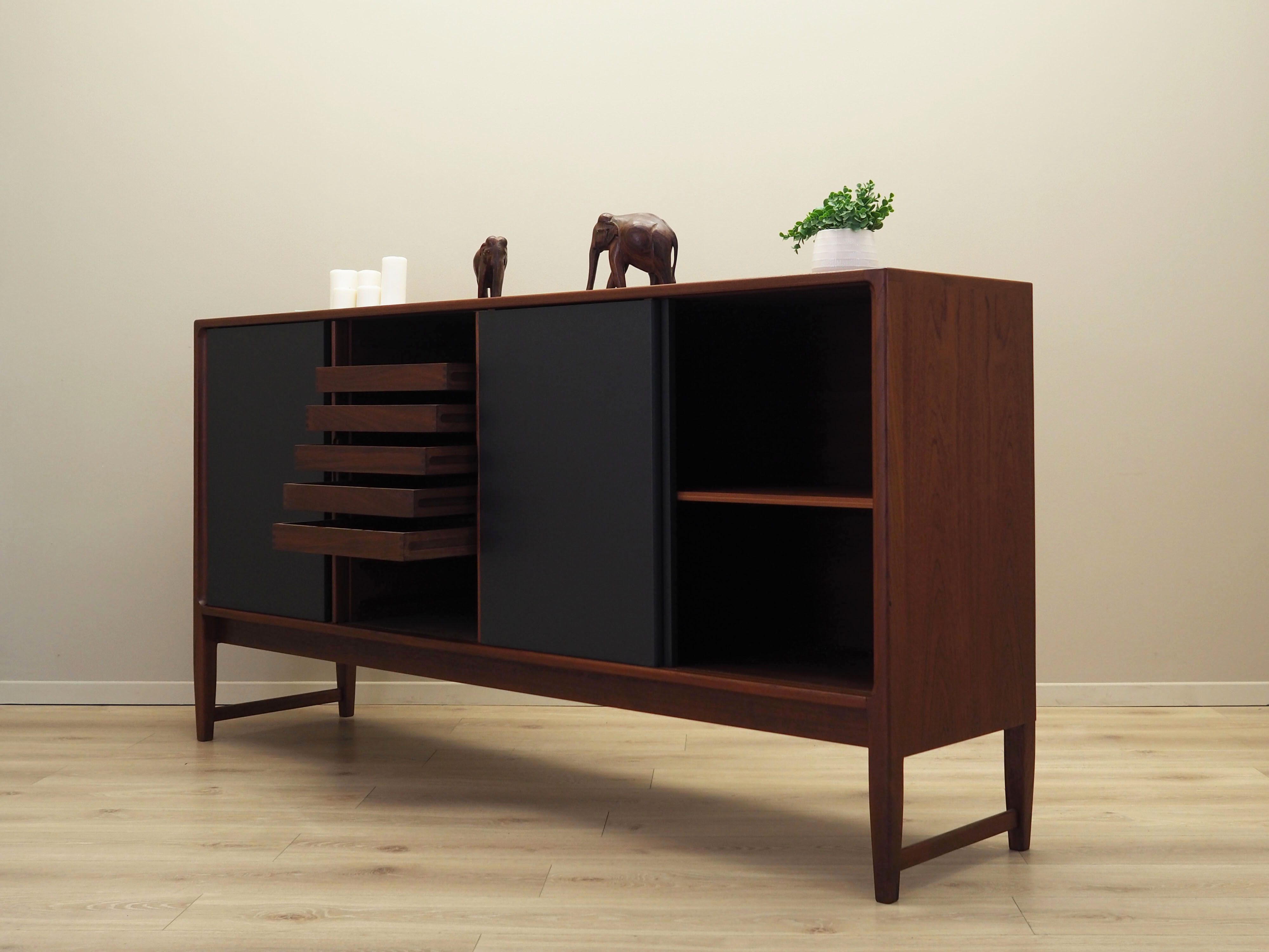 Enfilade en teck, design danois, années 1970, production: danemark