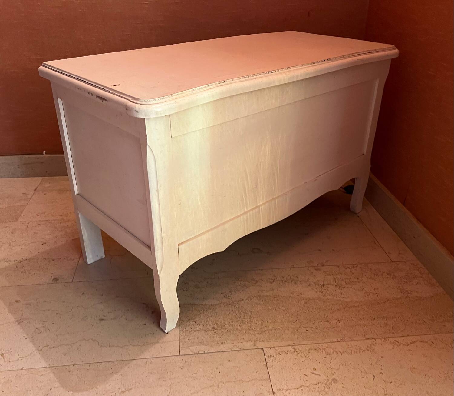 Coffre de rangement en bois blanc