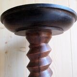 Wooden screw-mounted pedestal table