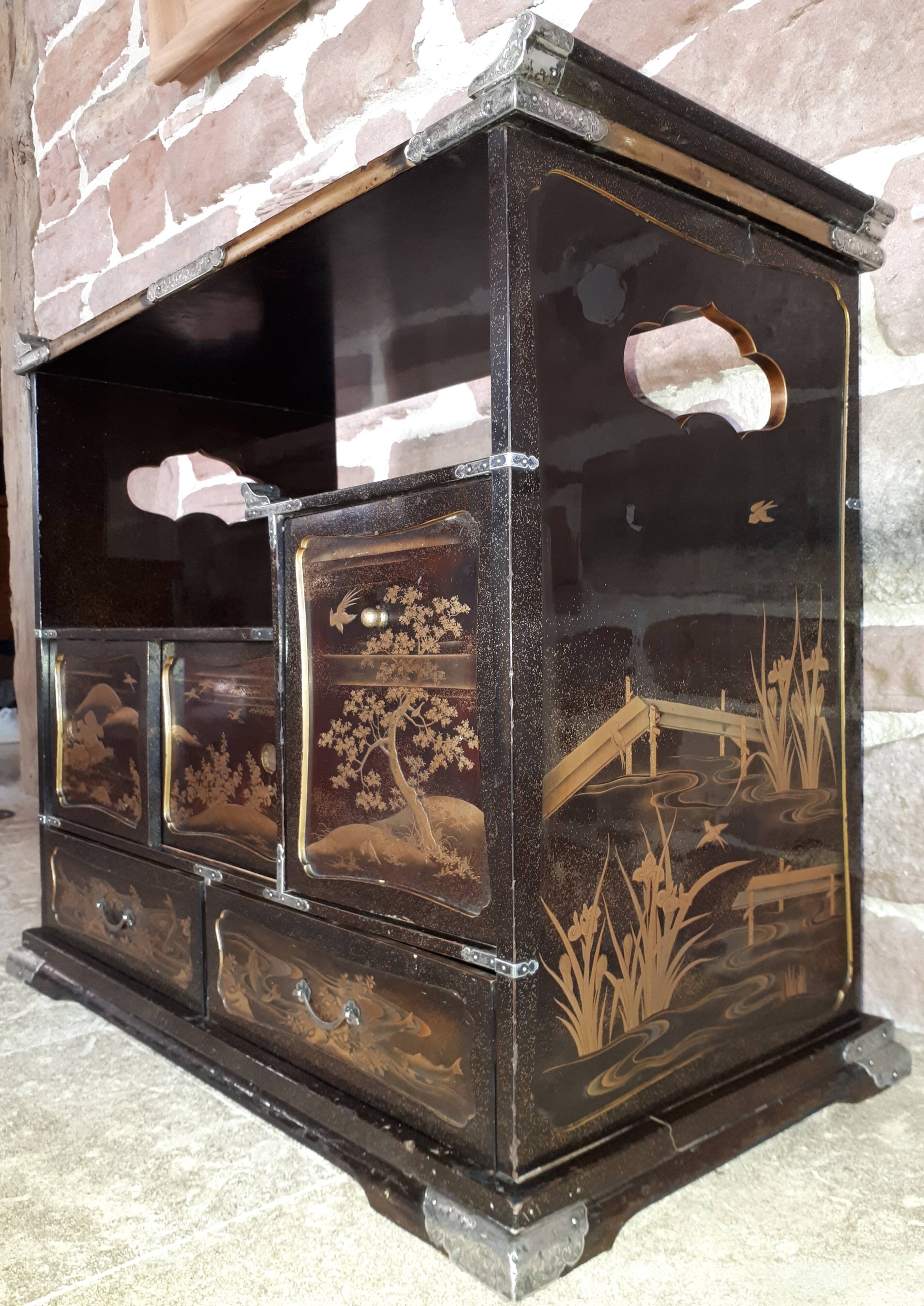 Small Japanese Lacquered Kazaridana Cabinet, Japan Edo Period