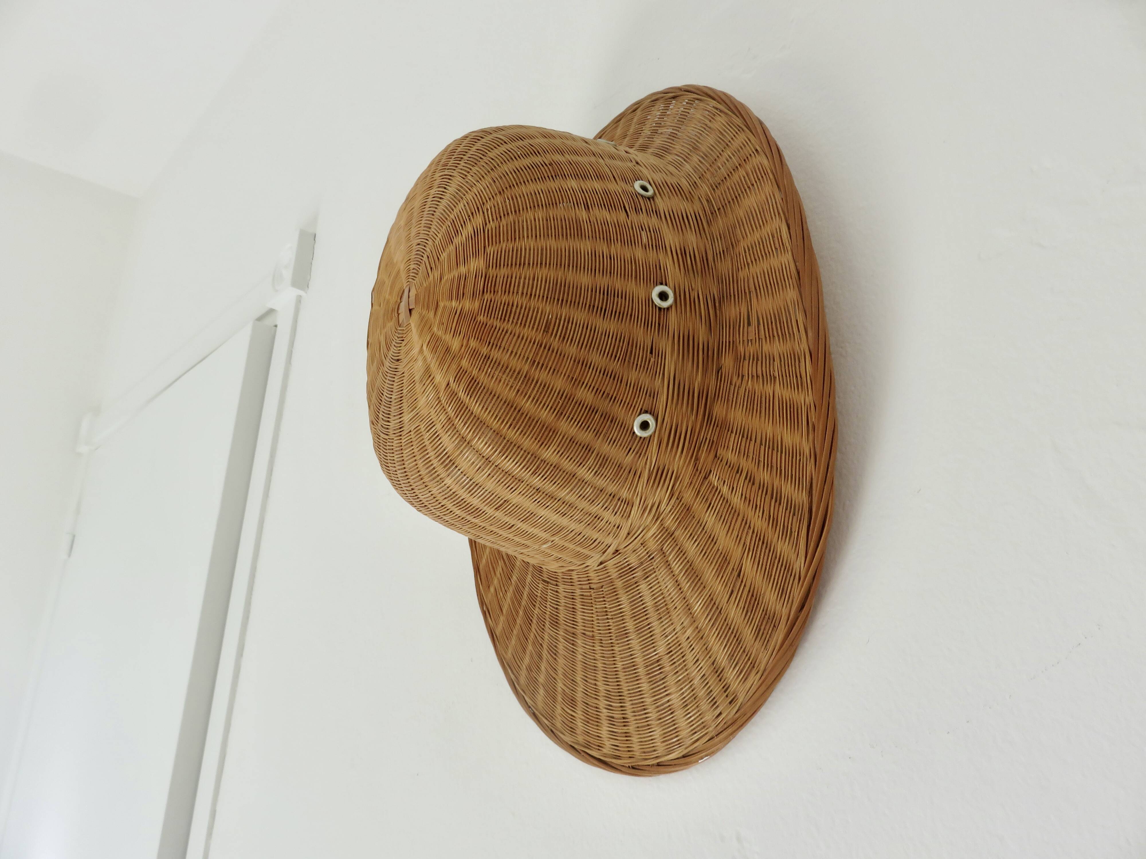 Chapeau, casque colonial, en rotin, osier, décoration murale, 1960 - 1970