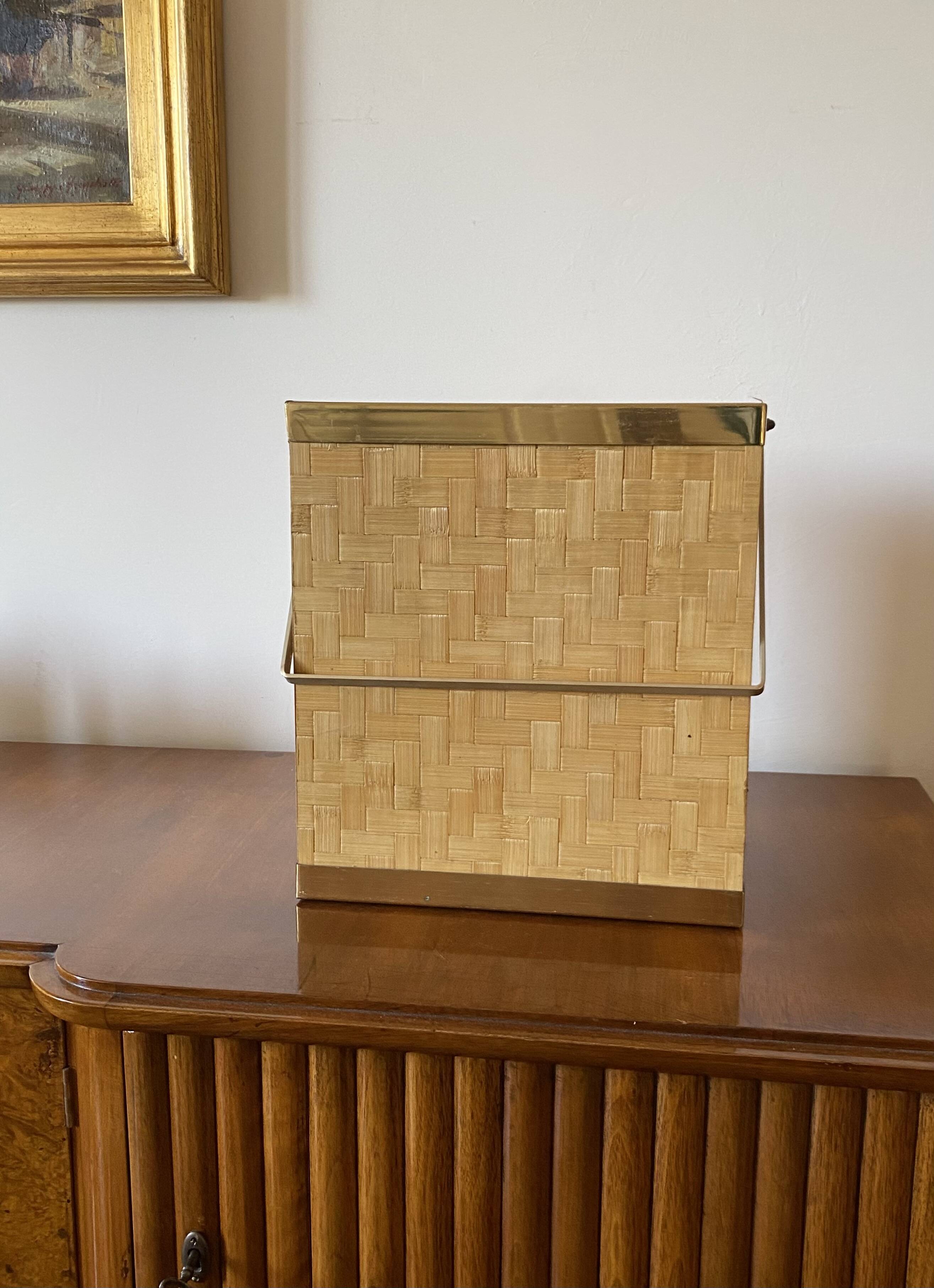 Hollywood regency brass and woven bamboo magazine rack, Metal Linea Nova Italy 1970