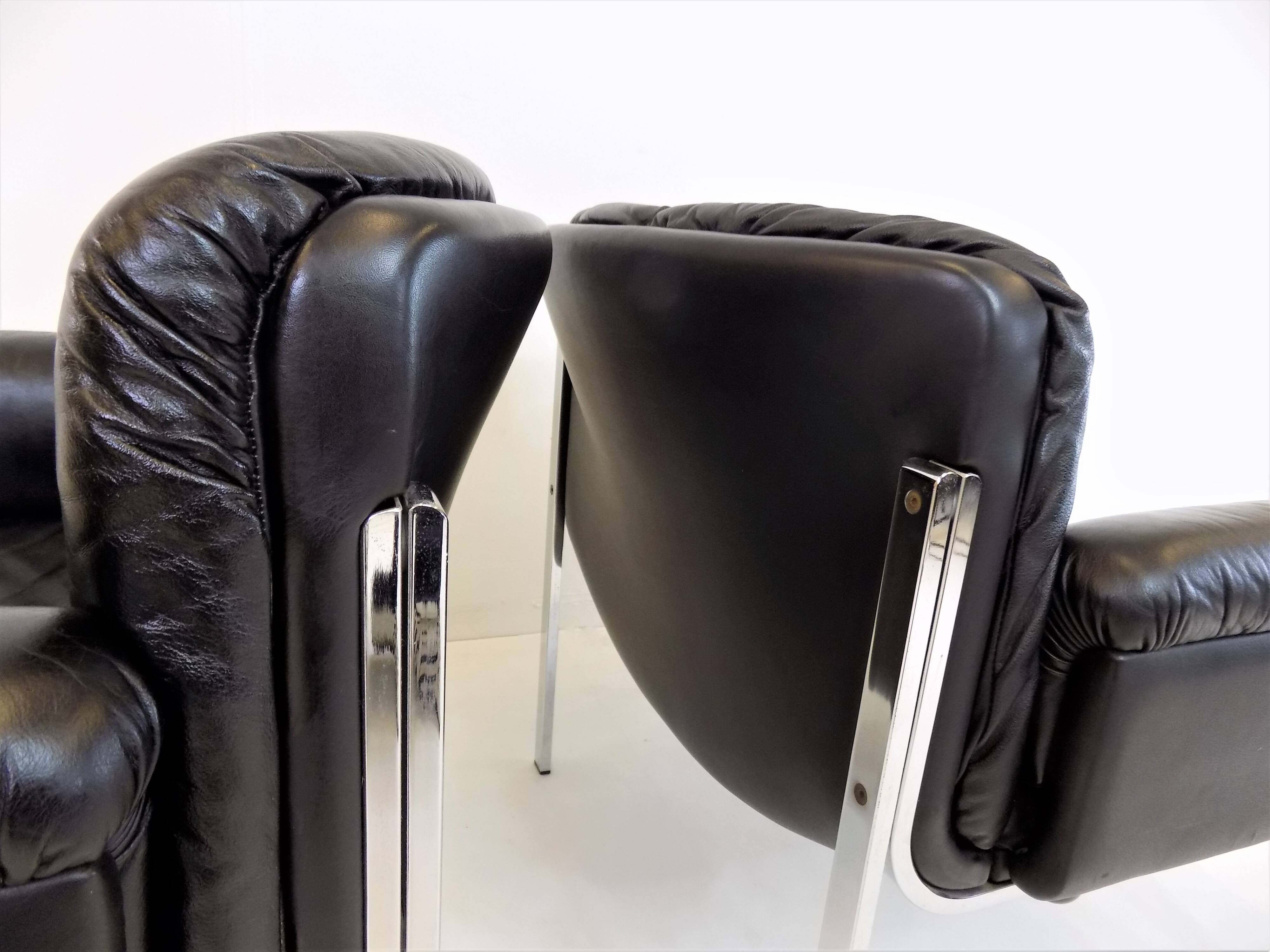 Set of 2 Girsberger Eurochair leather armchairs