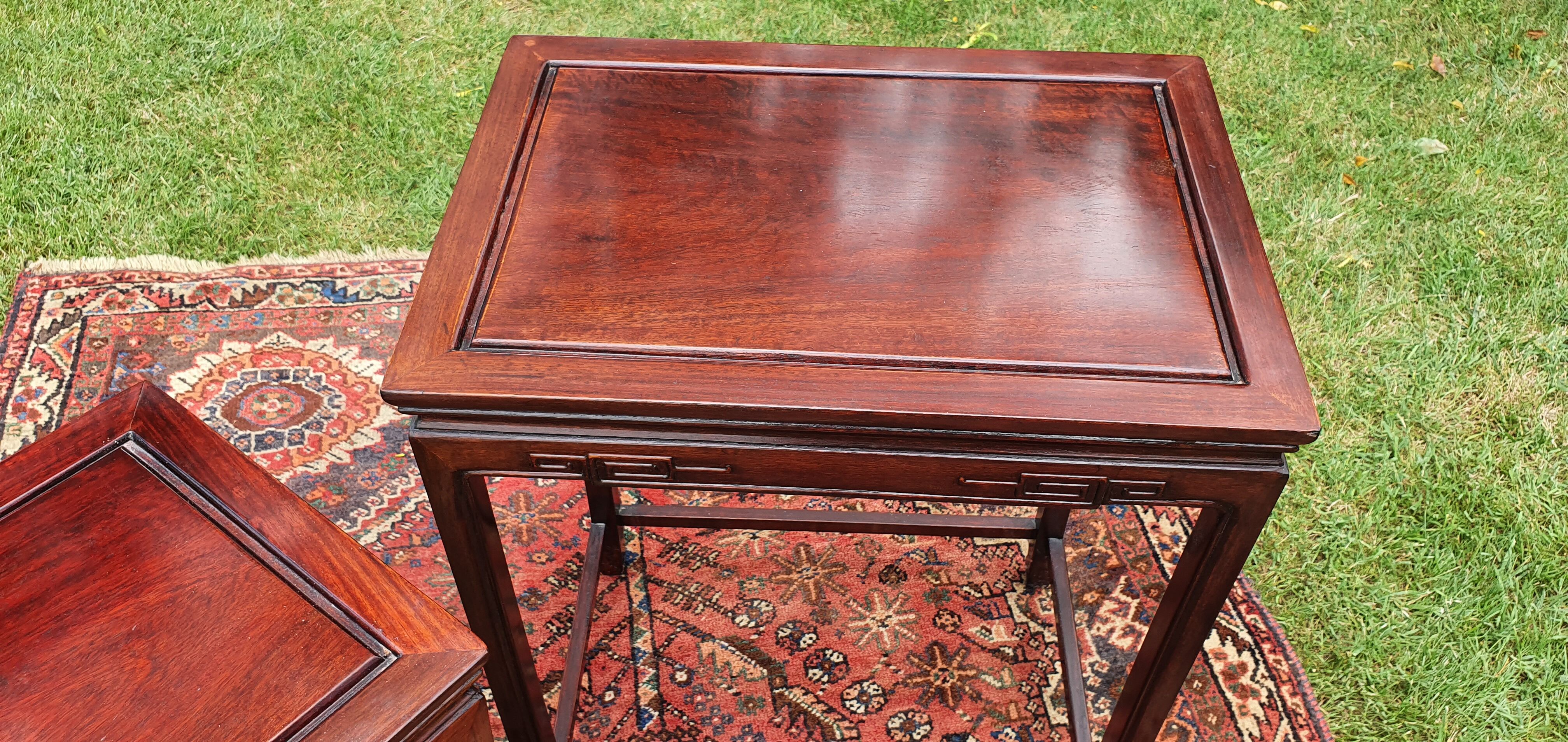 Table Chinese trundle made of rosewood.