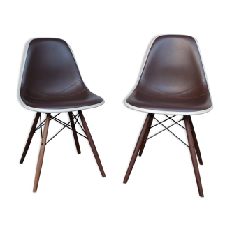 Pair of Ray and Charles Eames chairs on Dowel Bases, Herman Miller USA
