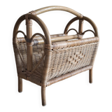 Heart-shaped rattan magazine rack