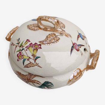 Porcelain soup tureen with heron and bamboo decor