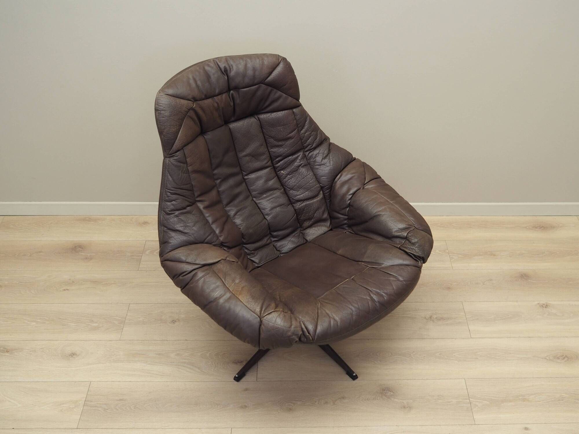 Leather swivel armchair, Danish design, 1960s, designer: H.W. Klein, manufacture: Bramin