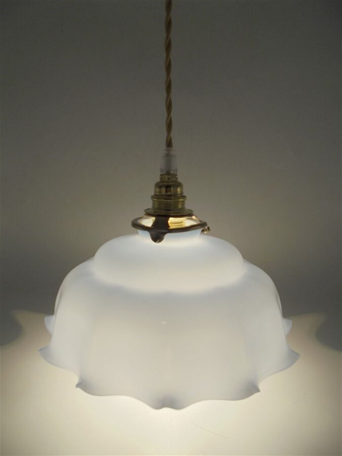 Blue opaline suspension