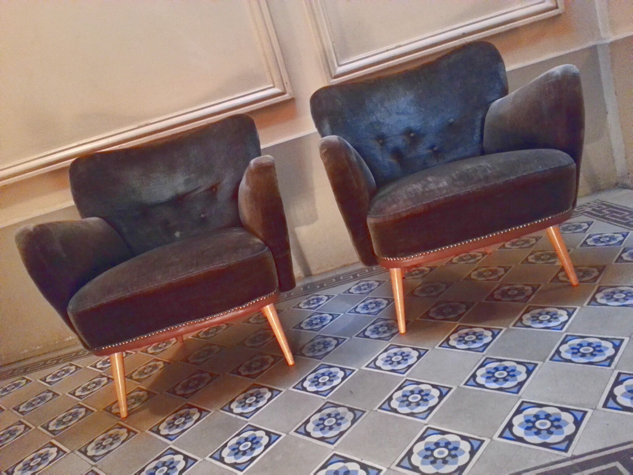 1 cute little round Chair 50 years