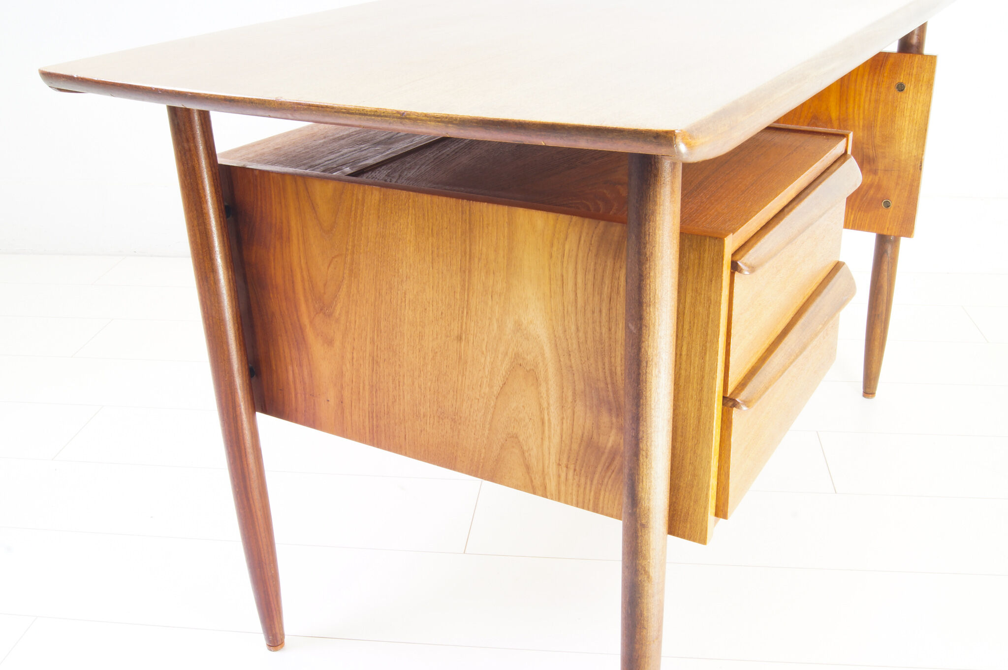 Tijsseling Hulmefa teak cowhorn desk