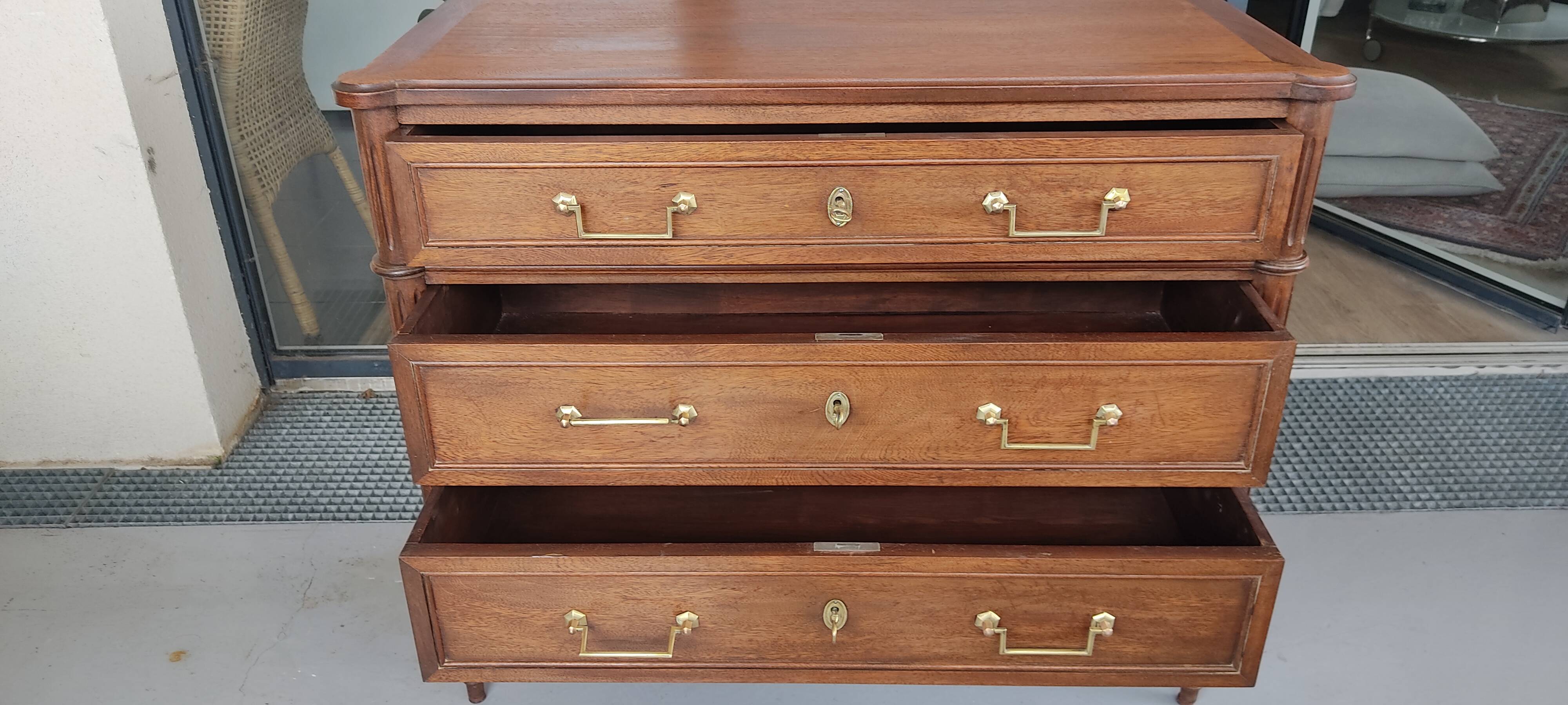 Chest of drawers