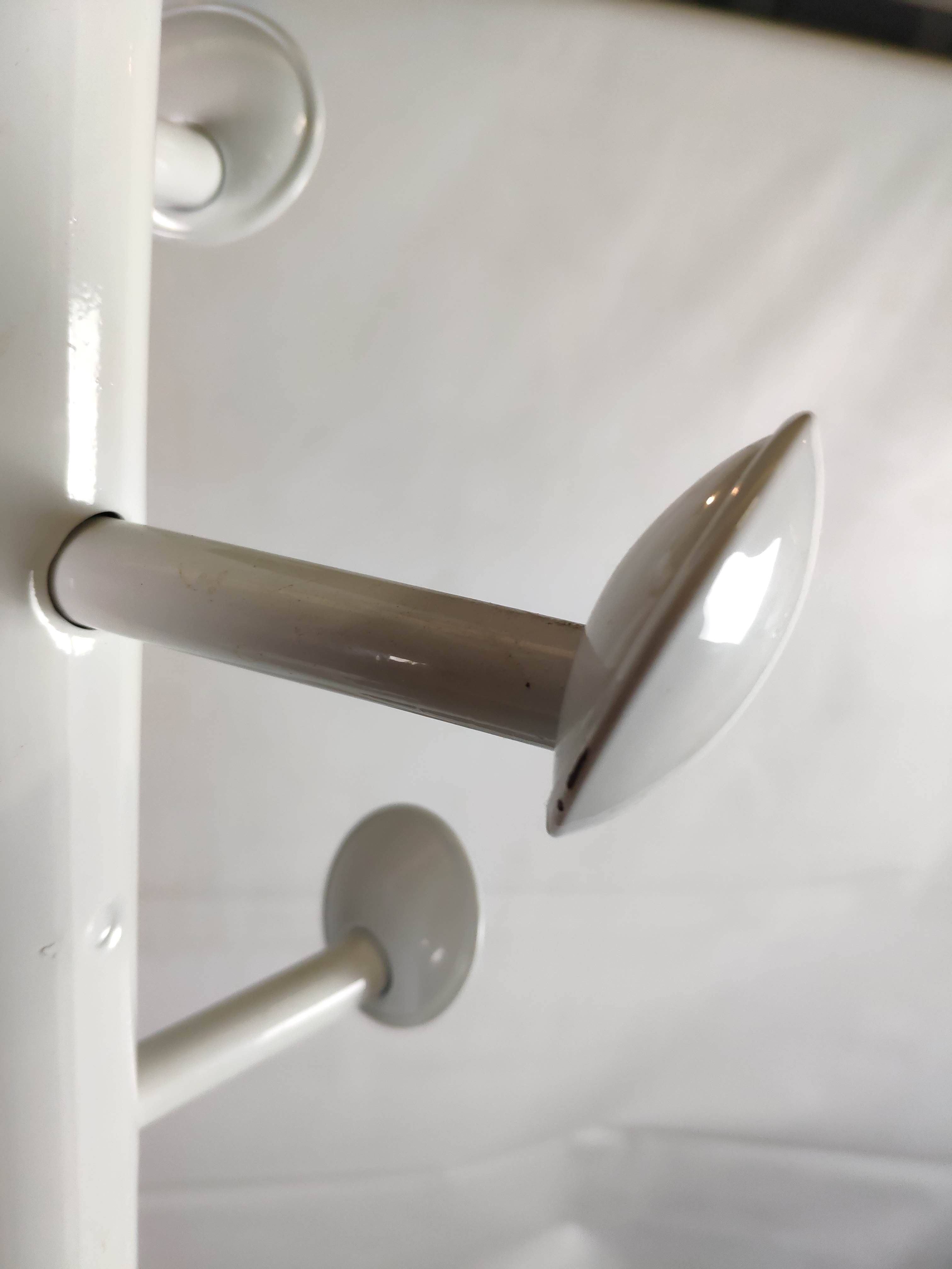 Tubecon 80s white coat door