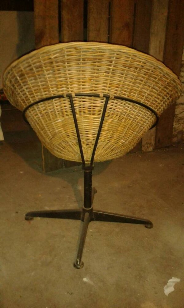 Fauteuil circle corbeille rotin années 50-60