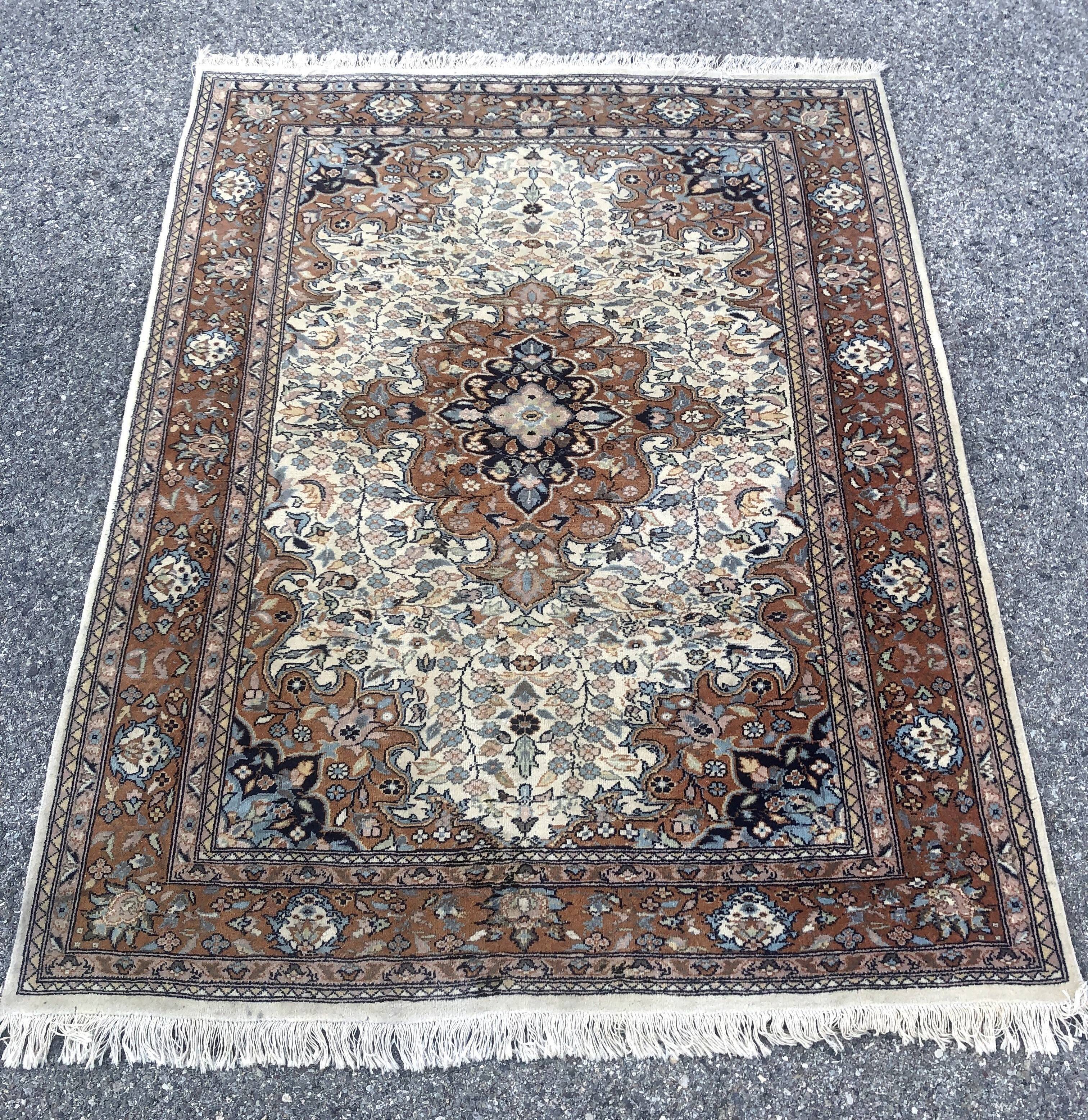 Oriental carpet Punjab India. Handmade: 1.26 X 1.64 m