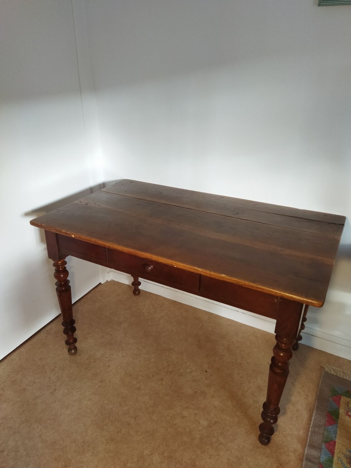 Desk with turned legs