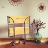Vintage service with foldable wheels