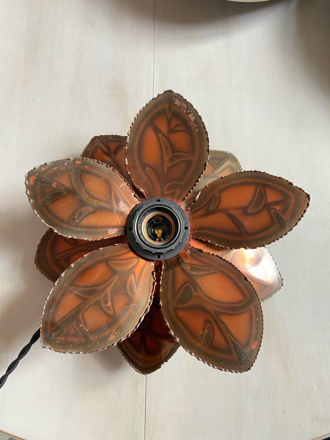 Metal flower wall light