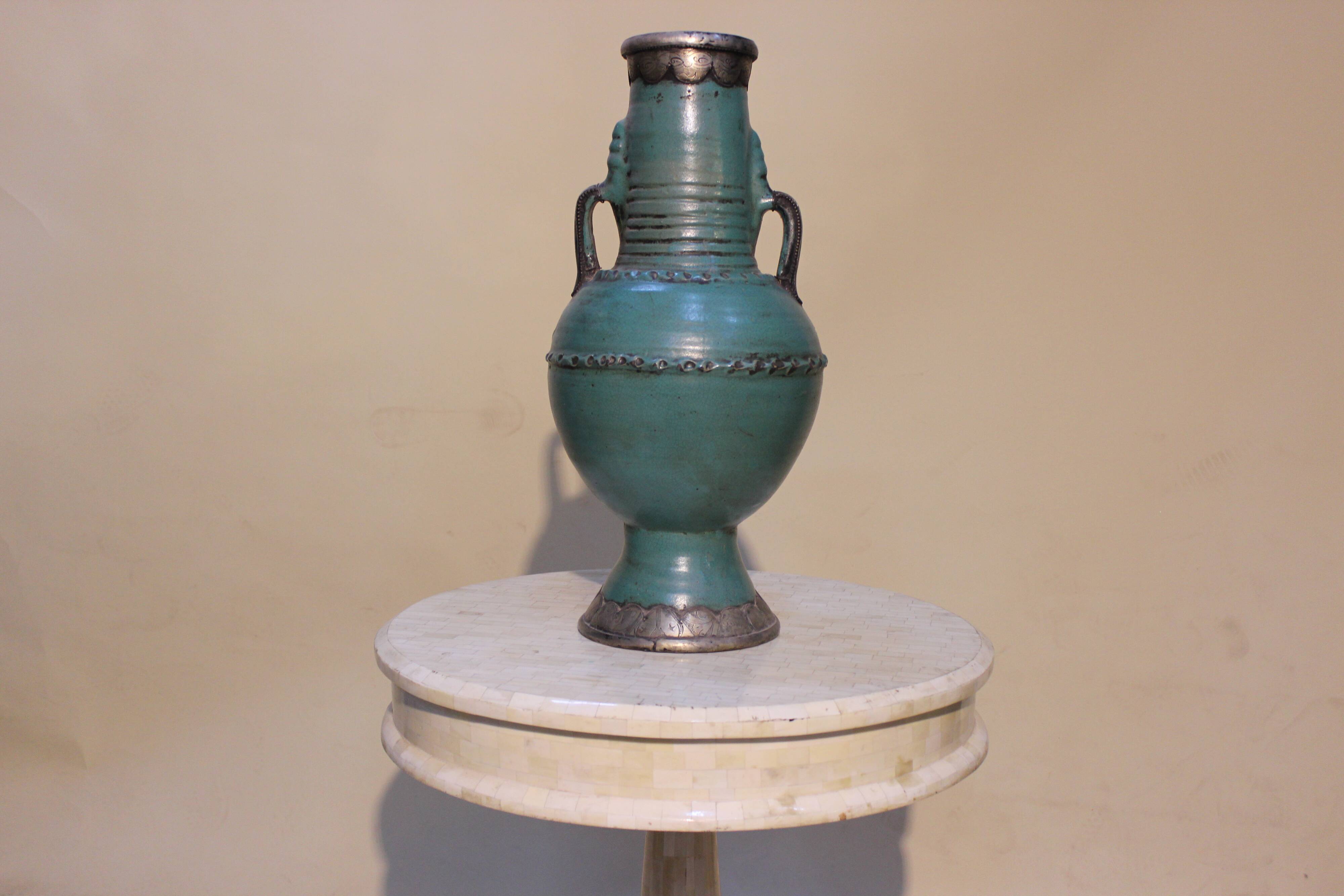 Tamgroute pottery vase