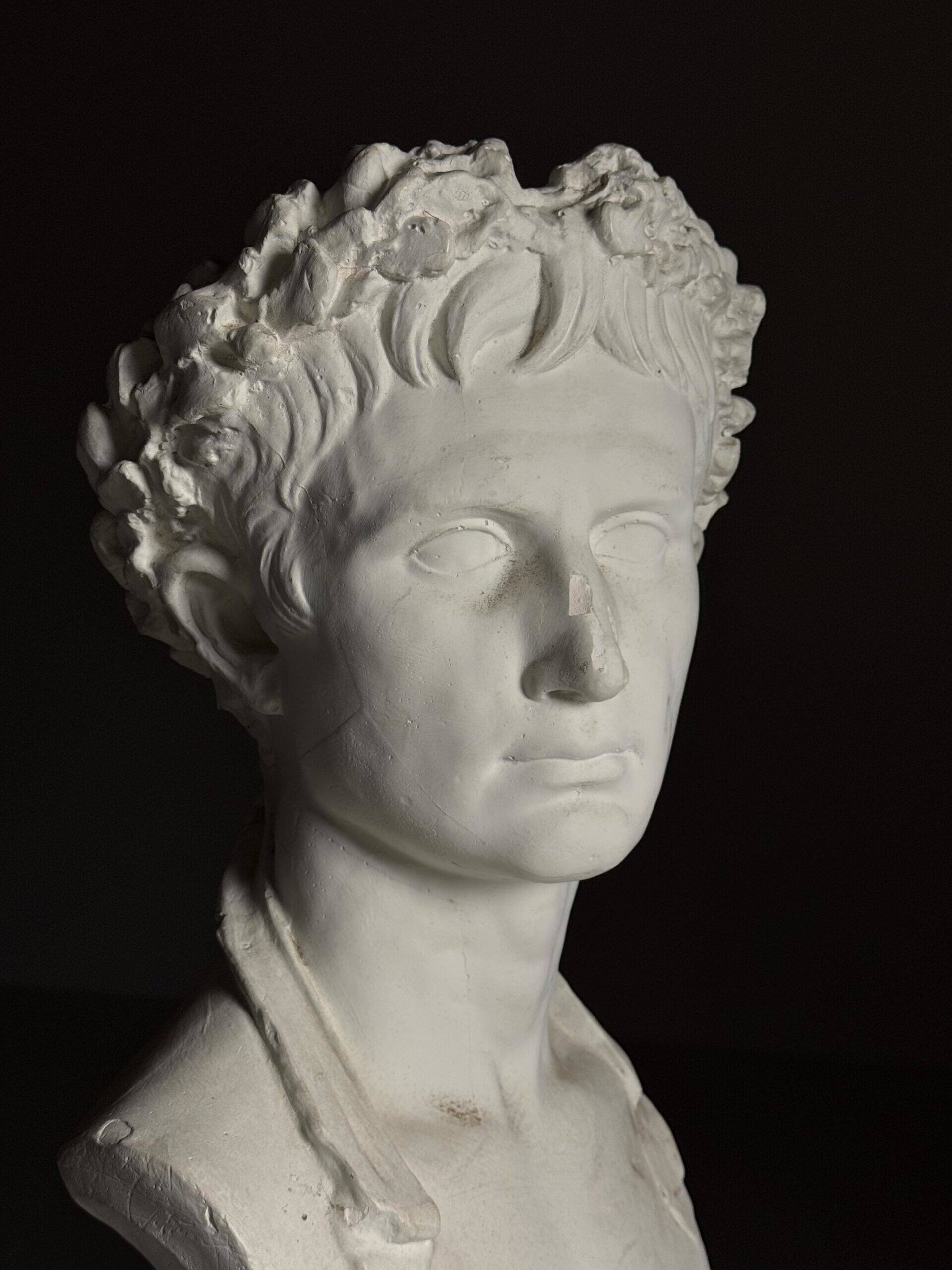 Buste en plâtre de l'empereur Auguste