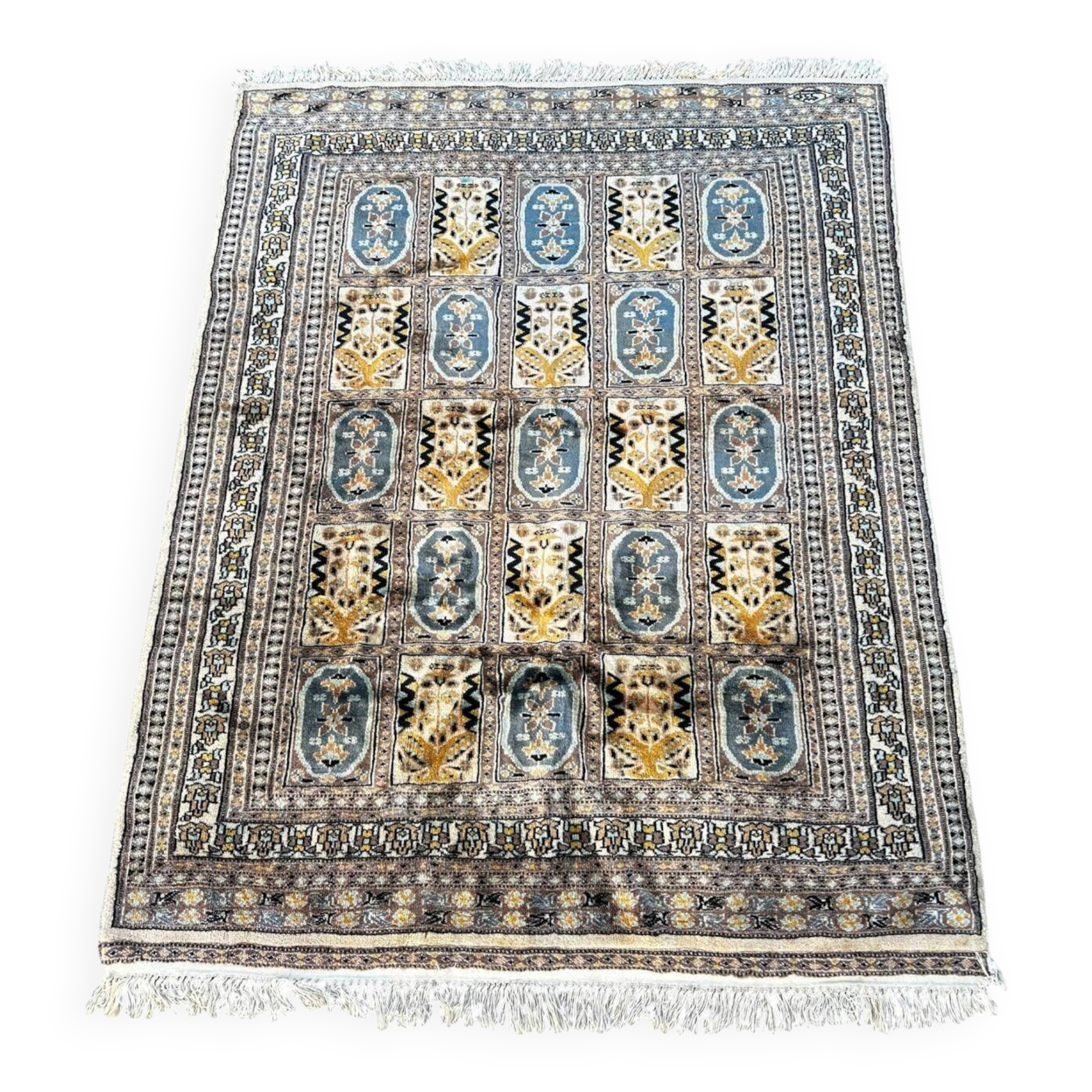 Hand-knotted Pakistani rug 170cm x 120cm