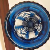 Vase en cristal ciselé bleu