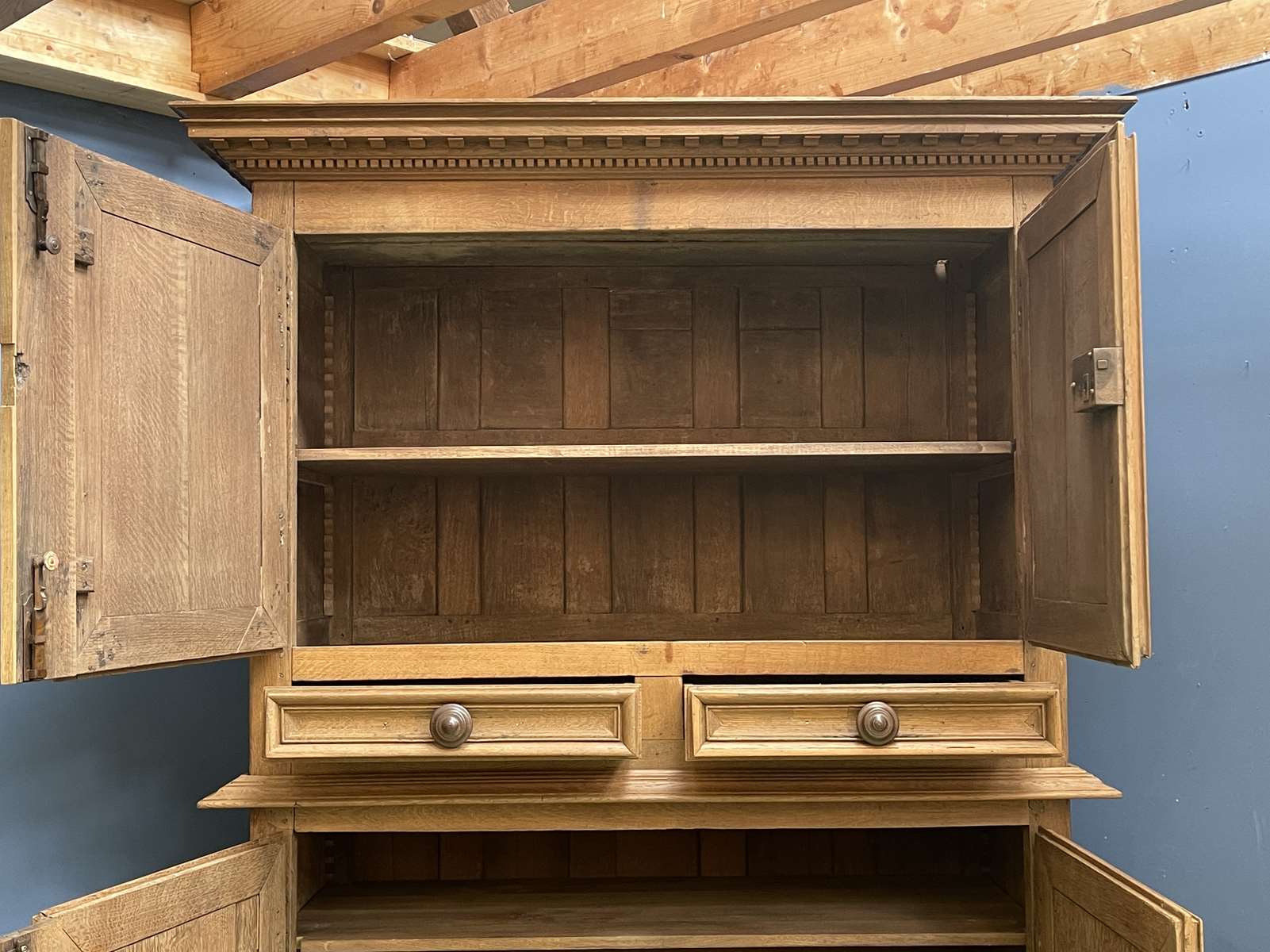 Sideboard 4 doors of the eighteenth in raw oak