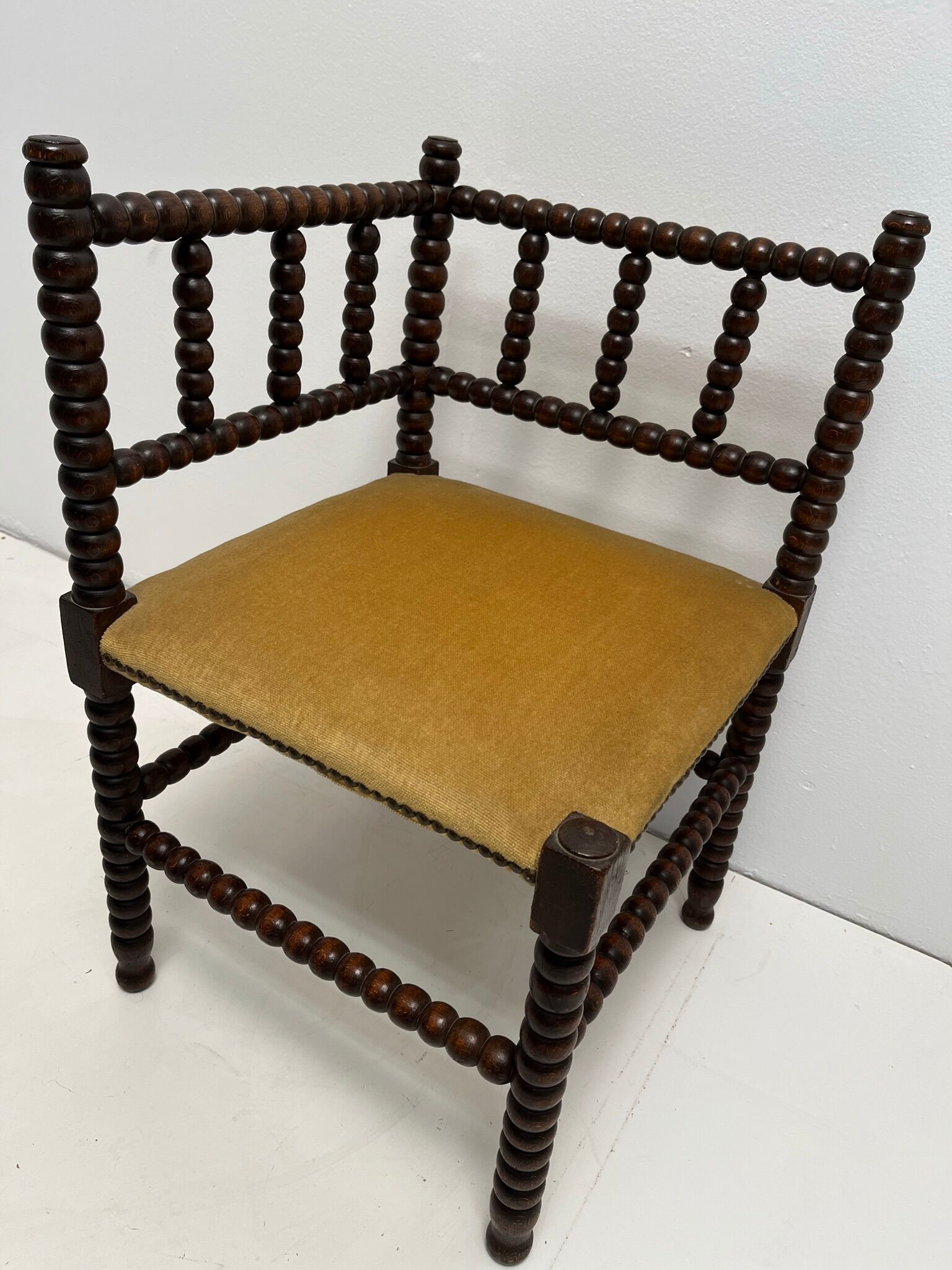 Corner chair wood turned 50s-60s