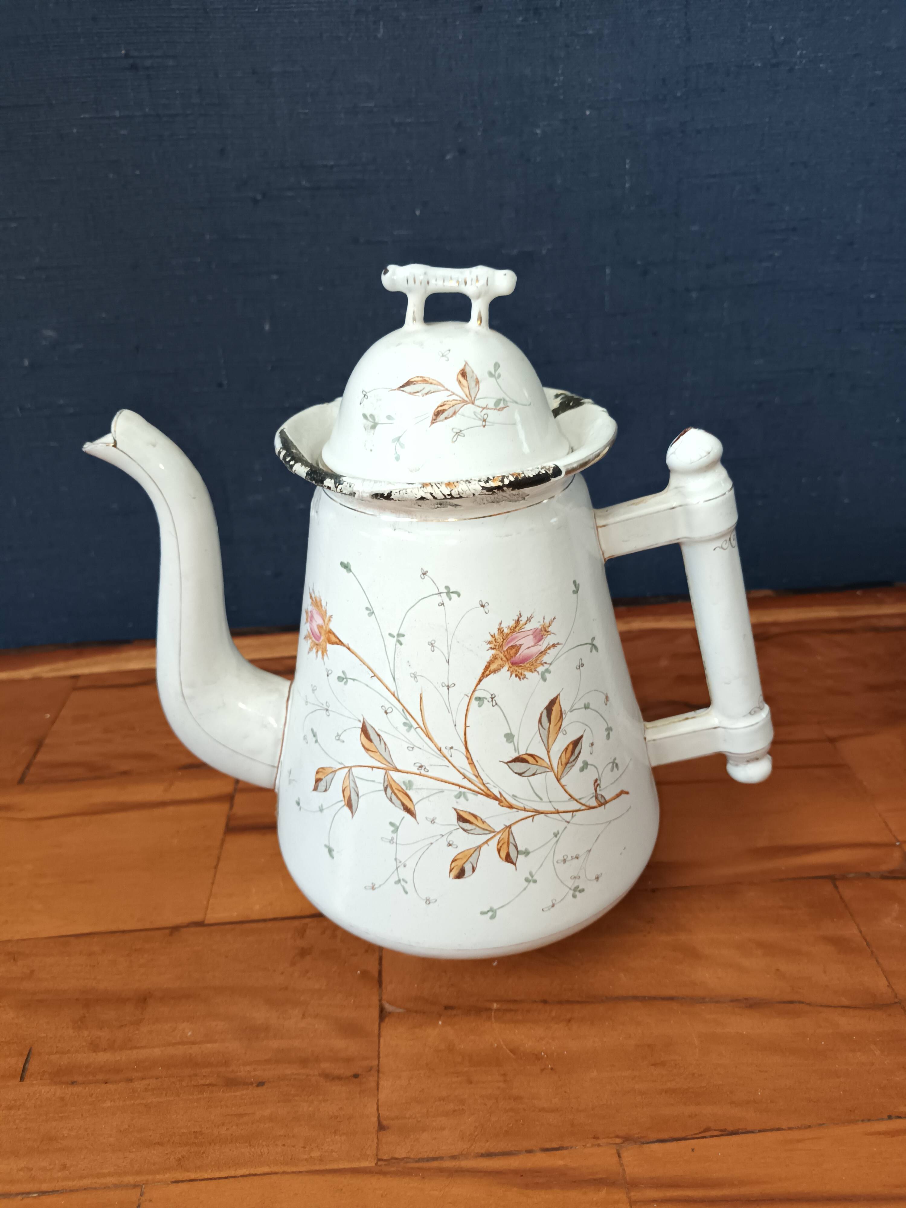 Enamelled coffee maker