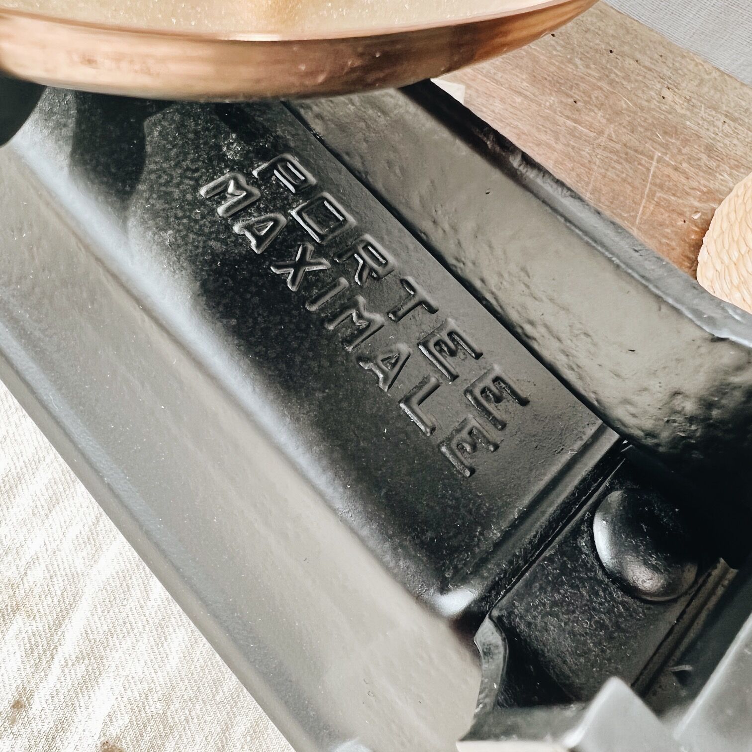 Scale 2 kg in brass and metal