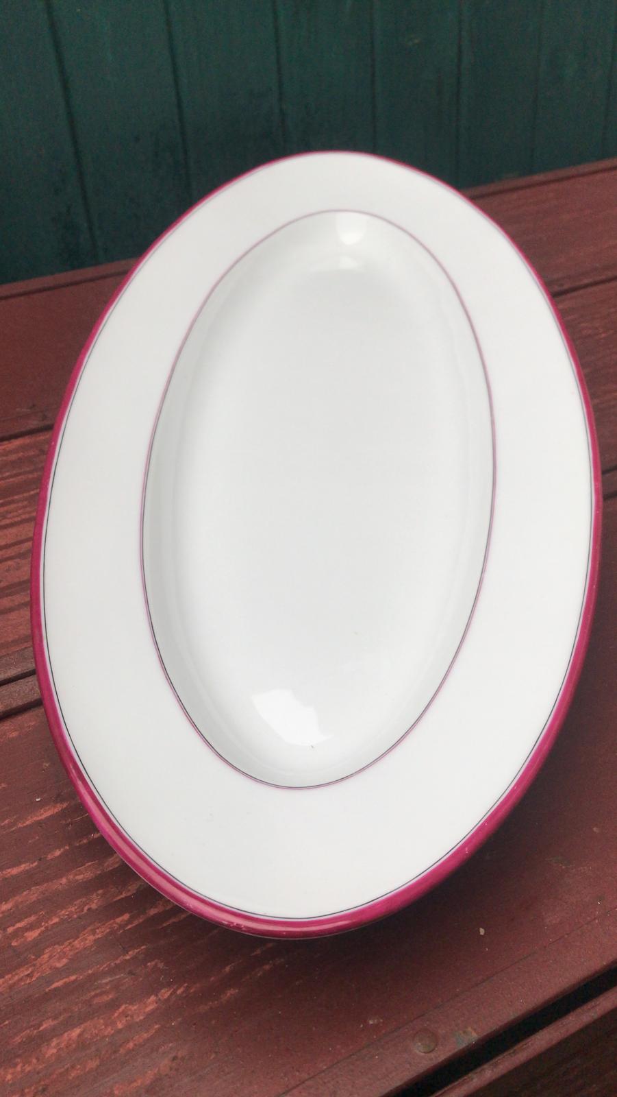Porcelain serving dish