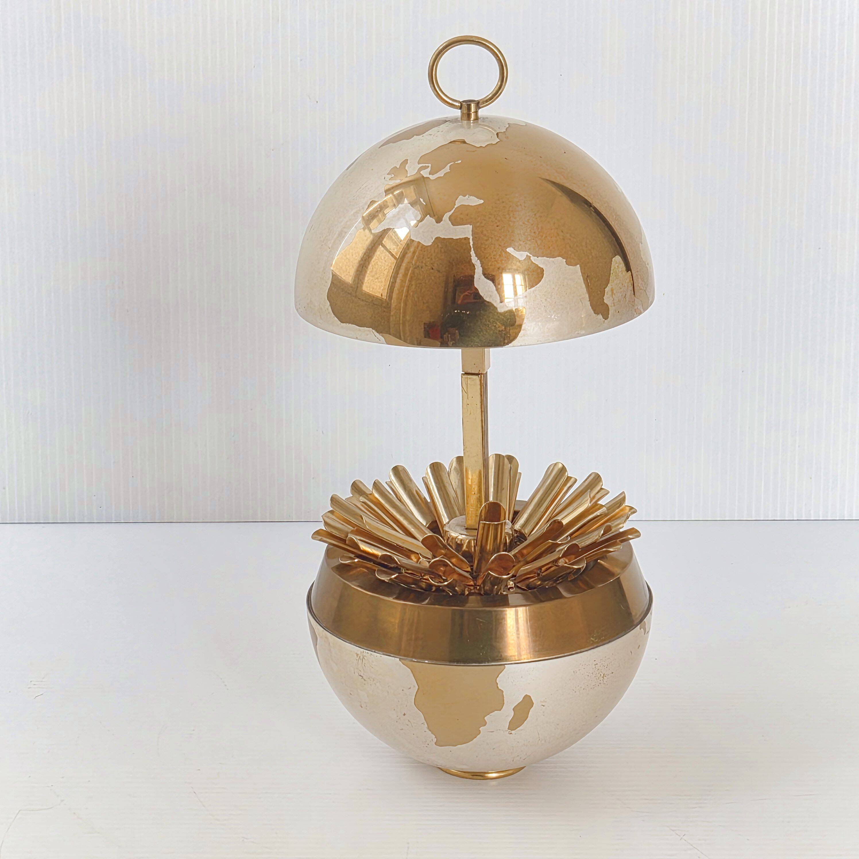 VINTAGE CIGARETTE & LIGHTER DISPENSER 1970 WORLD MAP GLOBE 70S RETRO