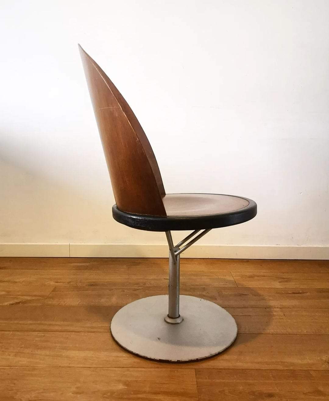 Set of 6 wooden swivel chairs