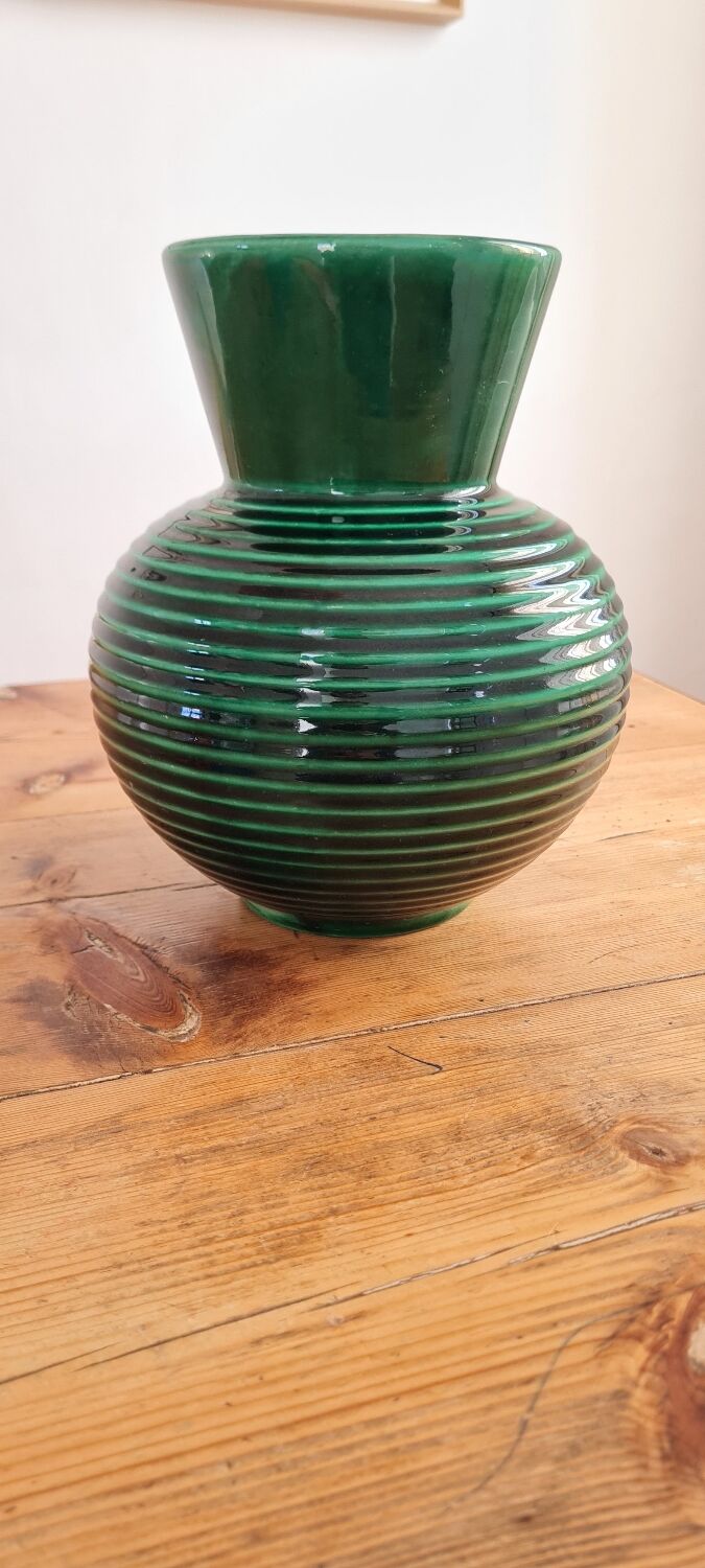 Vase en faïence émaillé vert
