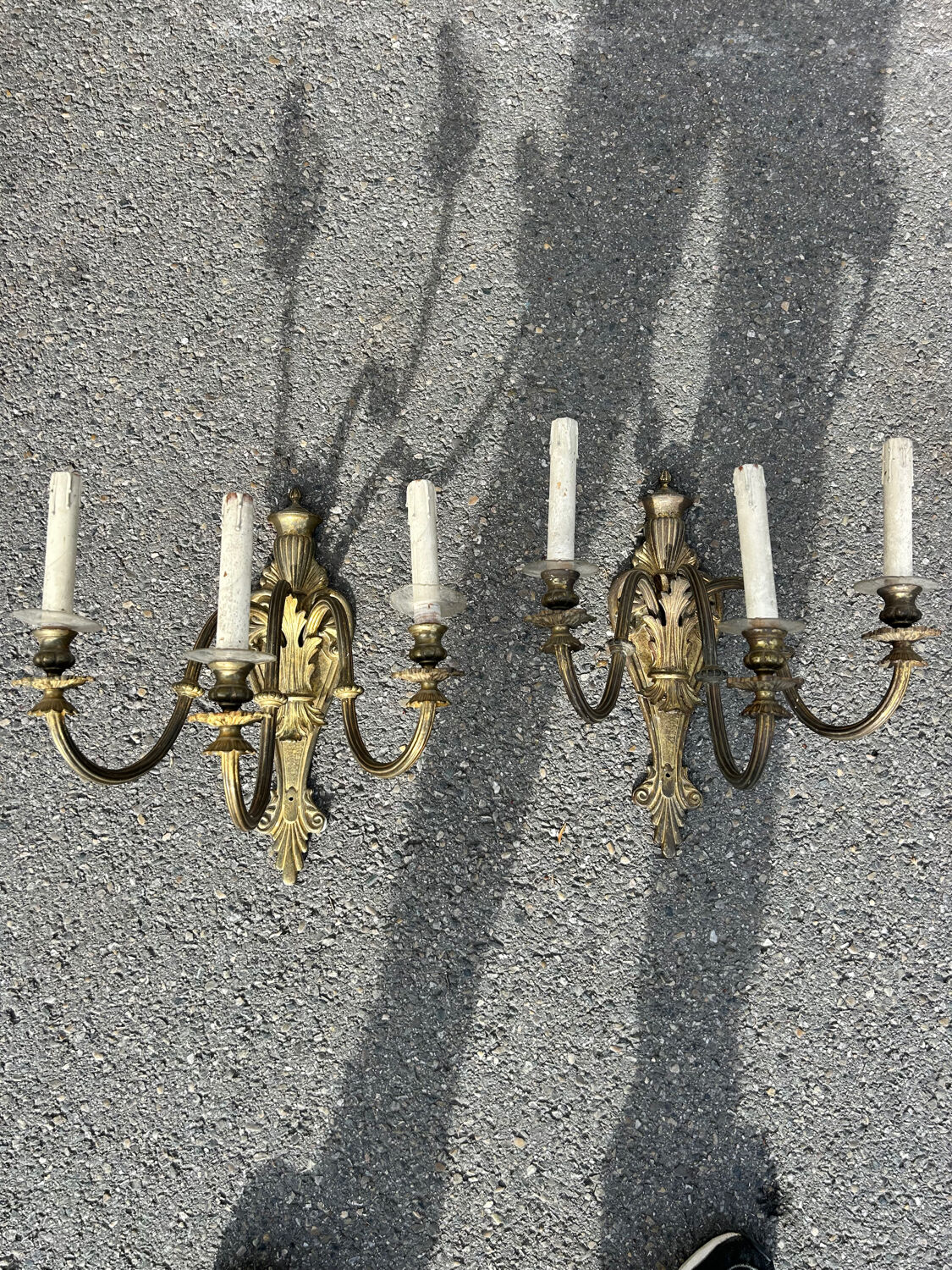 Pair of brass wall lights – Louis XVI style