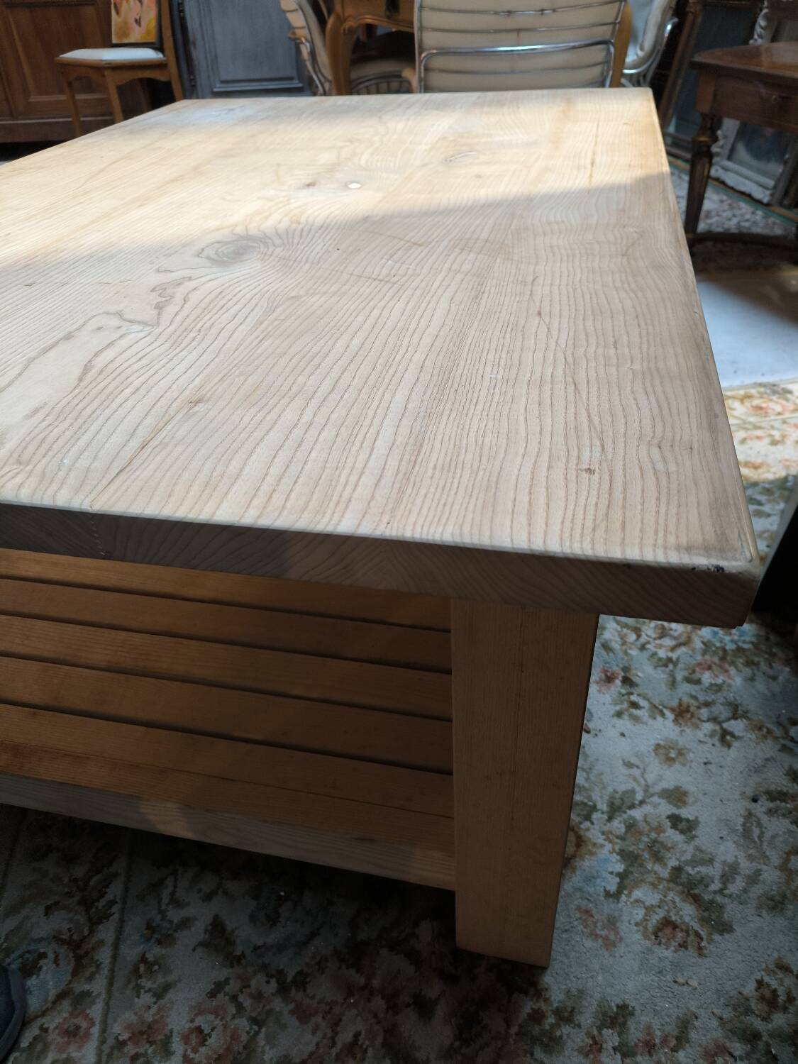 Table basse en frêne massif double plateau vers 1980