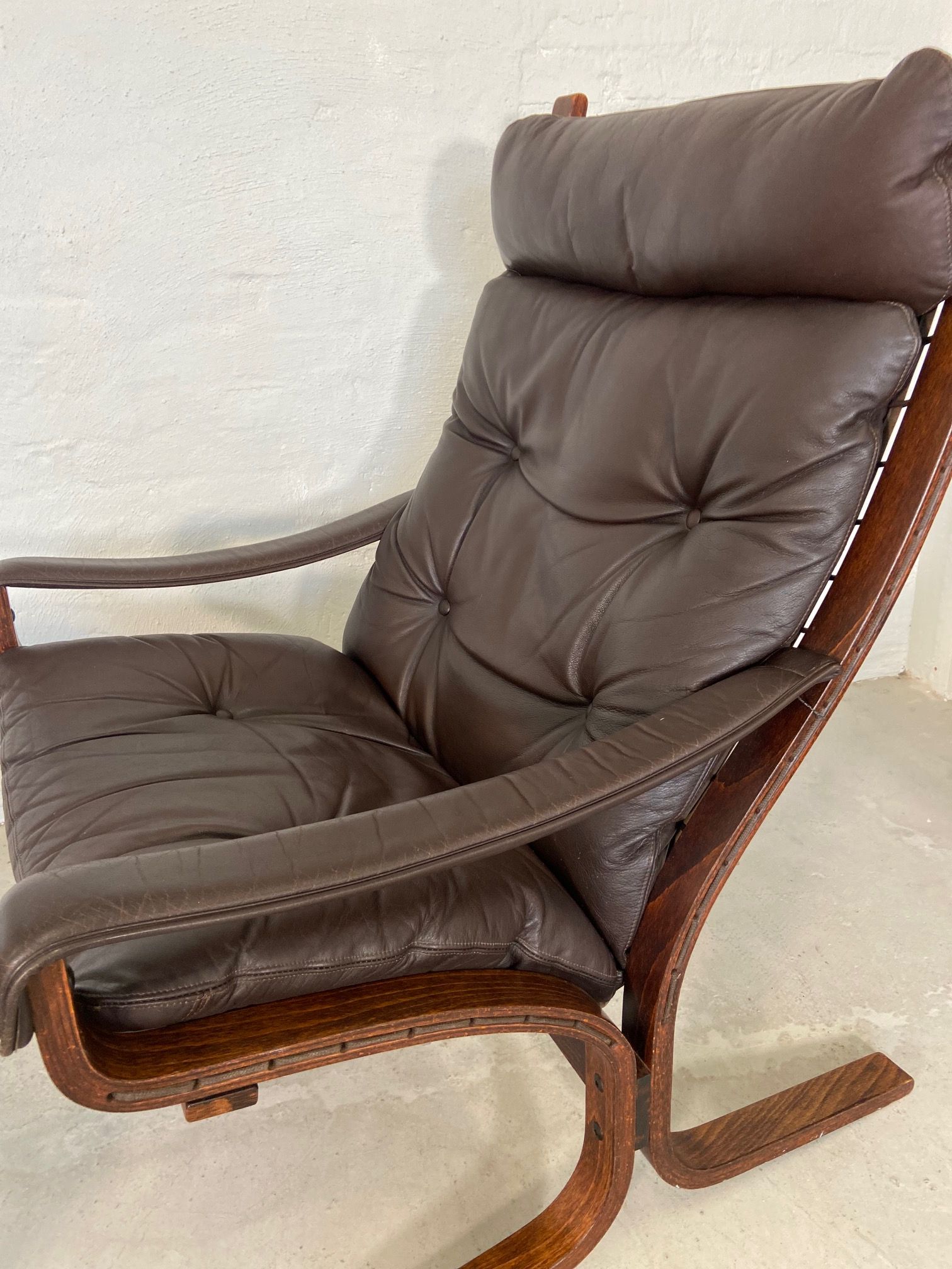 Vintage norwegian leather seista chair & ottoman by ingmar relling
