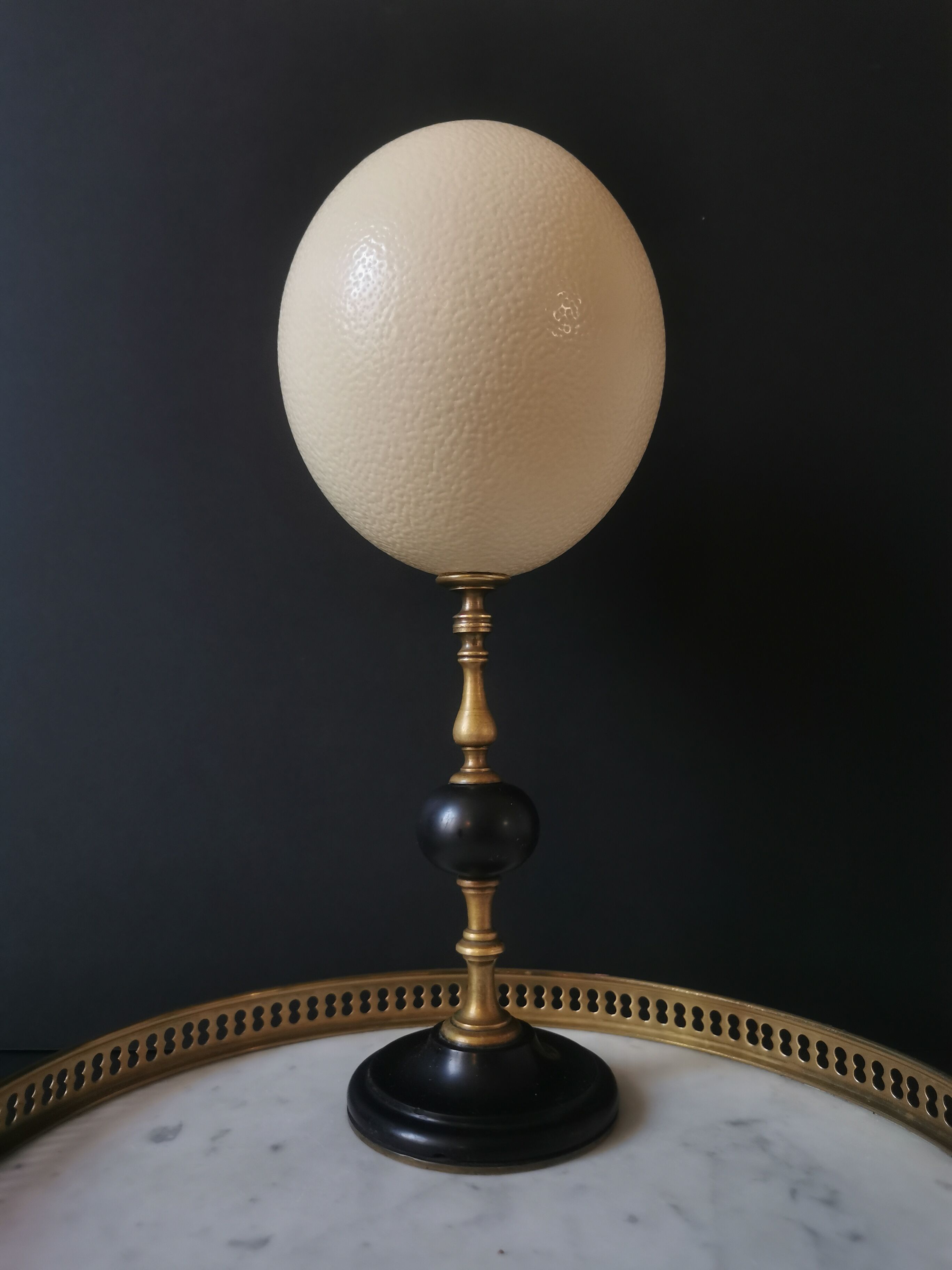 Oeuf d'Autruche, Socle en Bronze et Marbre Noir (Fin XIXè- Début XXè) H:32cm