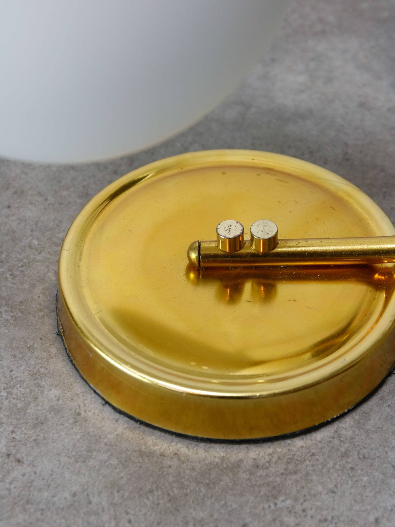 Lampe de table italienne vintage de couleur dorée